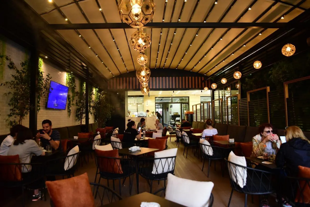 Hotel Comfort Tiran 4*,